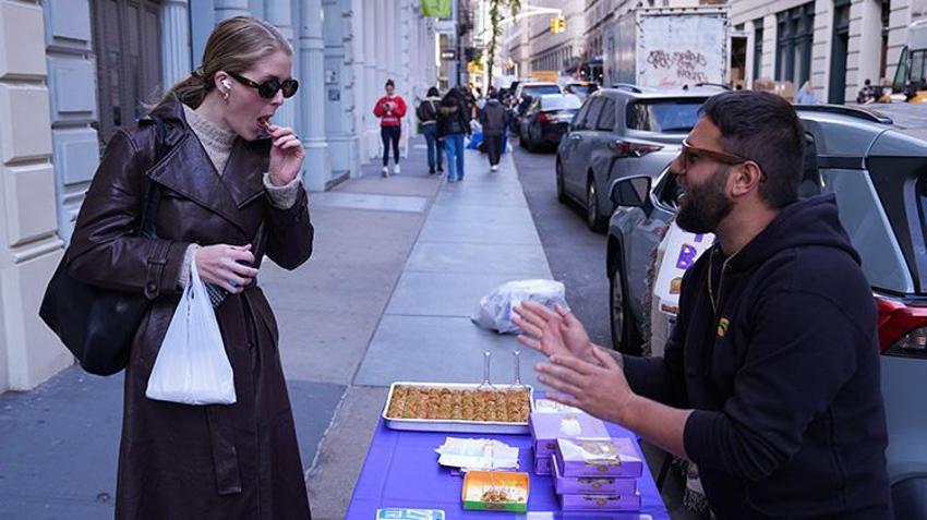 Gaziantep baklavası New York sokaklarında! Amerikalı girişimci parasız kalınca baklava satmaya karar verdi