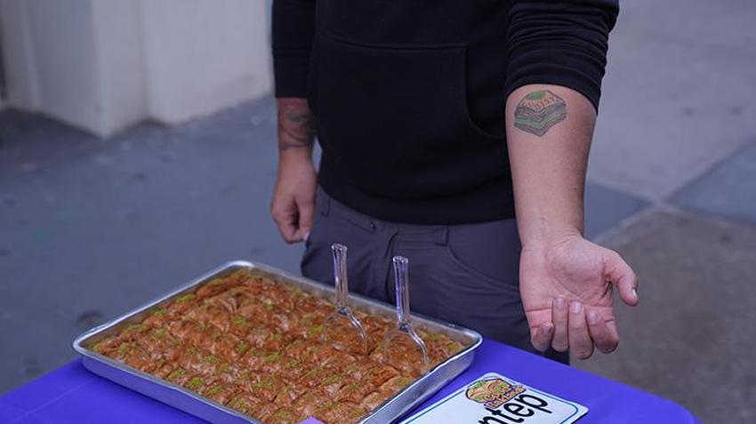 Gaziantep baklavası New York sokaklarında! Amerikalı girişimci parasız kalınca baklava satmaya karar verdi