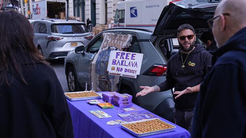 Gaziantep baklavası New York sokaklarında! Amerikalı girişimci parasız kalınca baklava satmaya karar verdi