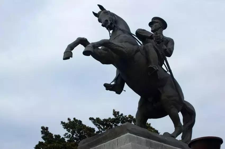 10 Kasım sözleri: KISA DUYGUSAL ATATÜRK'Ü ANMA MESAJLARI! 10 Kasım mesajları ile Ata'mızı özlem ve minnet ile ifade eden 10 Kasım sözleri