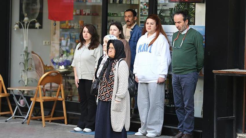 Türkiye'de saat 09.05'te sirenler çaldı hayat durdu! Yurttan 10 Kasım manzaraları