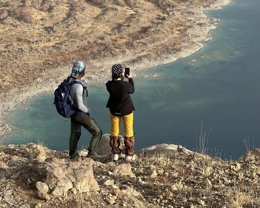 Vanlı dağcılar Nemrut Krater Gölü'nün eşsiz manzarasına hayran kaldı