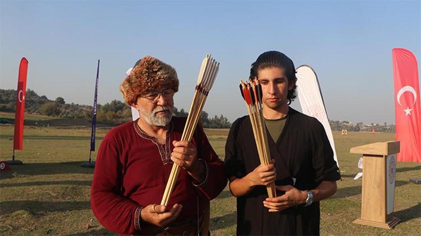 Emekli öğretmen hobi olarak başladı, şimdi hem üretim yapıyor hem de sporcu yetiştiriyor, yarım asrı devirdi