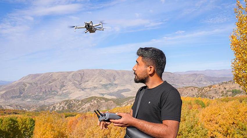 Diyarbakırlı genç dronuyla köylülerin yardımına koşuyor! İnşaatlarda çalışarak satın aldı şimdi herkes duacısı