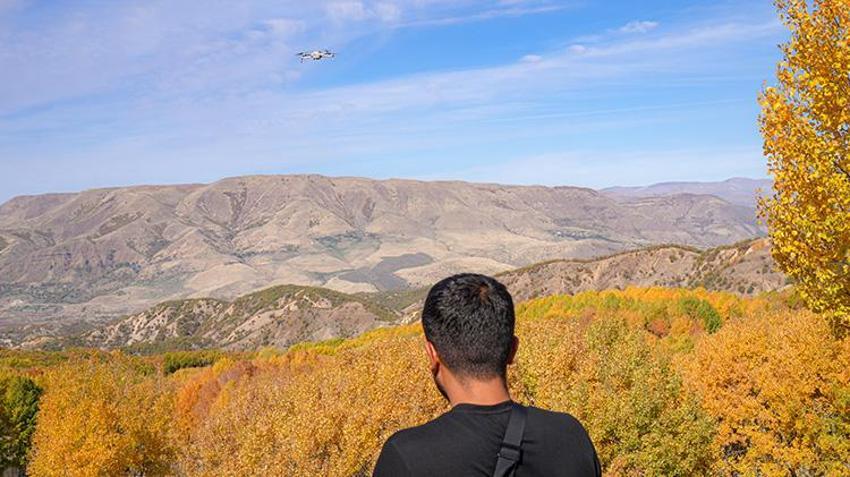 Diyarbakırlı genç dronuyla köylülerin yardımına koşuyor! İnşaatlarda çalışarak satın aldı şimdi herkes duacısı