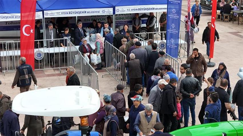 Karacasu’da vatandaşlar akın etti! Uzun kuyruklar oluştu