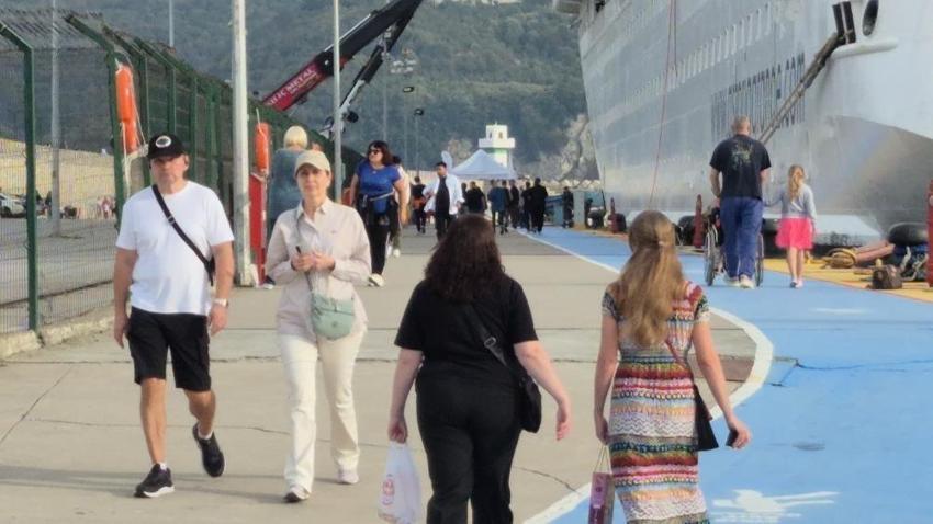 Ruslar Antalya'yı bıraktı oraya gidiyor! 112 bin kişiyi geçti