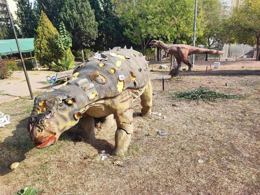 Çukurova'nın serveti çöp oldu! Adana'da terk edilmiş halde bulundu