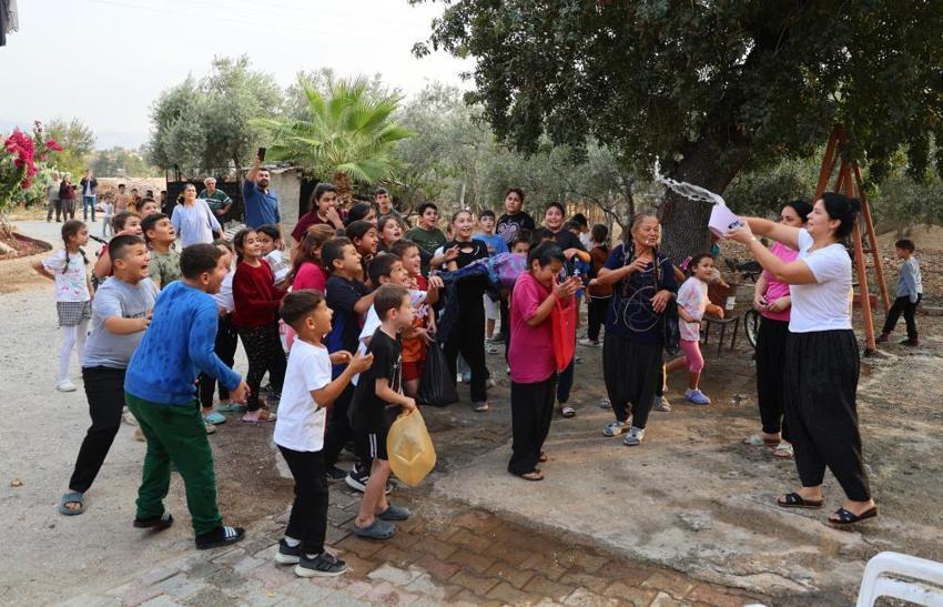 Asırlık gelenek canlandı! Yağmur için erzak toplayıp duaya çıktılar: Adanalı çocuklar 'Bodi' maketleriyle kapı kapı gezdi