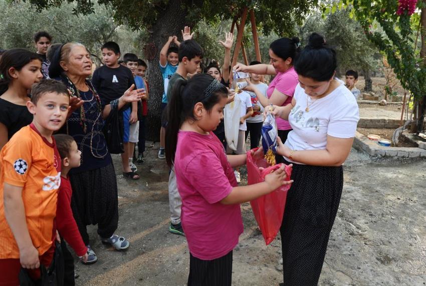 Asırlık gelenek canlandı! Yağmur için erzak toplayıp duaya çıktılar: Adanalı çocuklar 'Bodi' maketleriyle kapı kapı gezdi
