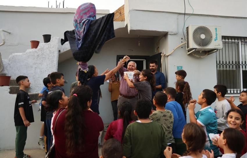 Asırlık gelenek canlandı! Yağmur için erzak toplayıp duaya çıktılar: Adanalı çocuklar 'Bodi' maketleriyle kapı kapı gezdi