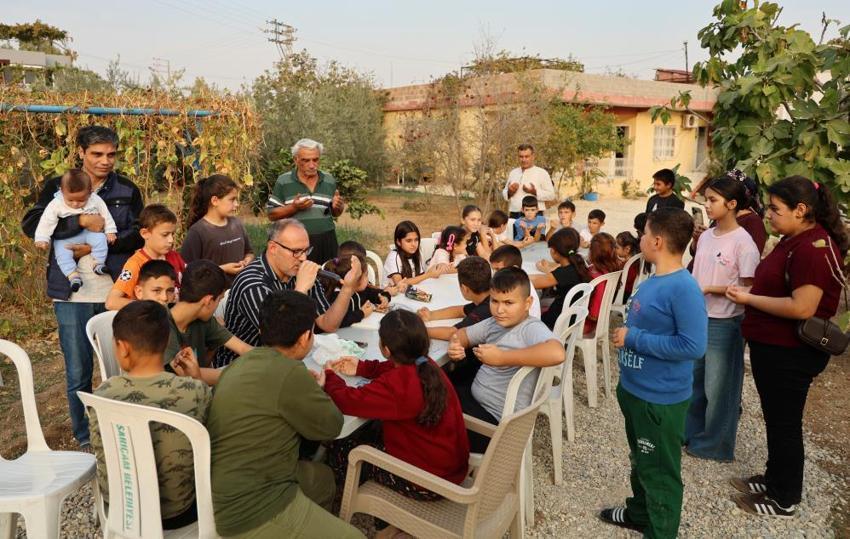 Asırlık gelenek canlandı! Yağmur için erzak toplayıp duaya çıktılar: Adanalı çocuklar 'Bodi' maketleriyle kapı kapı gezdi