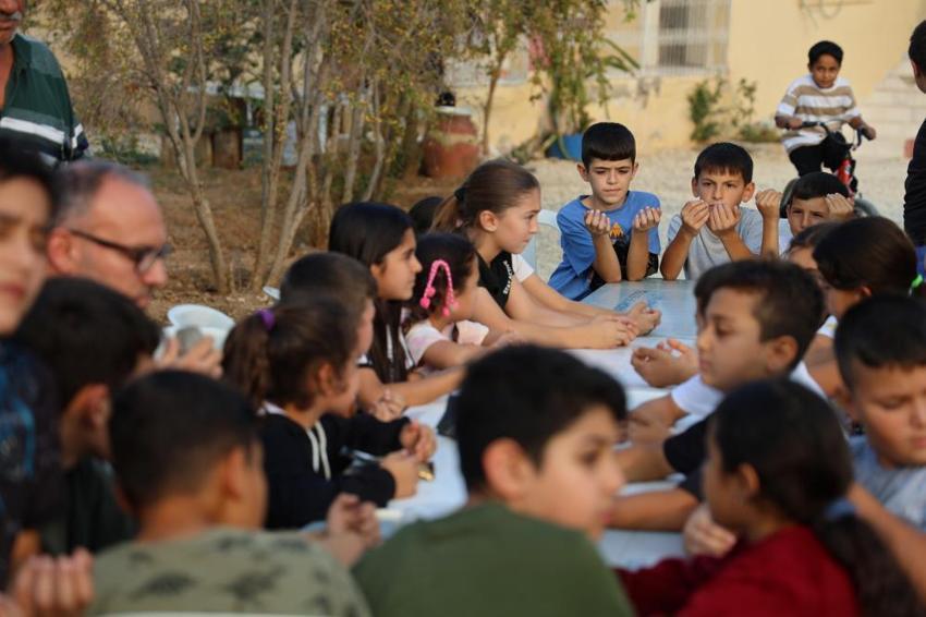 Asırlık gelenek canlandı! Yağmur için erzak toplayıp duaya çıktılar: Adanalı çocuklar 'Bodi' maketleriyle kapı kapı gezdi