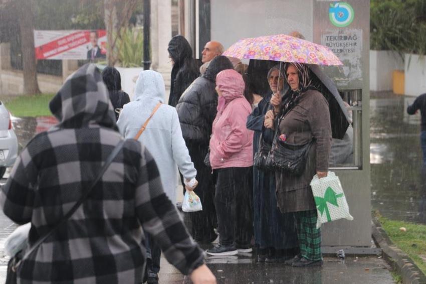 Meteoroloji hava durumu raporuyla 34 ili uyardı: Gök gürültülü sağanak yağışlar etkili olacak