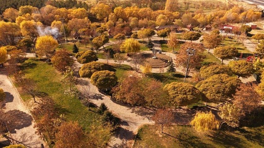 Van Erciş'deki İnci Kefali Tabiat Parkı sonbahar renkleriyle nefesleri kesiyor