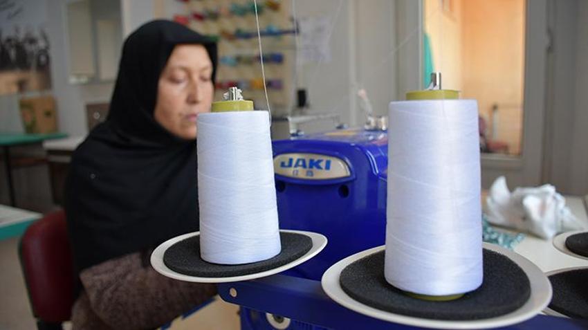 Bilecik Söğüt'te 50 ev kadını sanayi tipi makineyle üretime başladı! Aldıkları siparişleri yetiştiremiyorlar