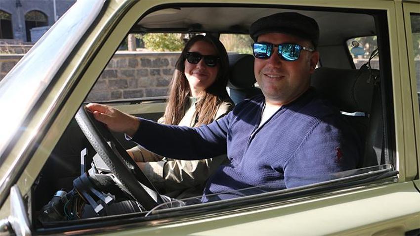 35 yıllık araçla Diyarbakır’ı karış karış geziyorlar! Hiç ücret almıyorlar