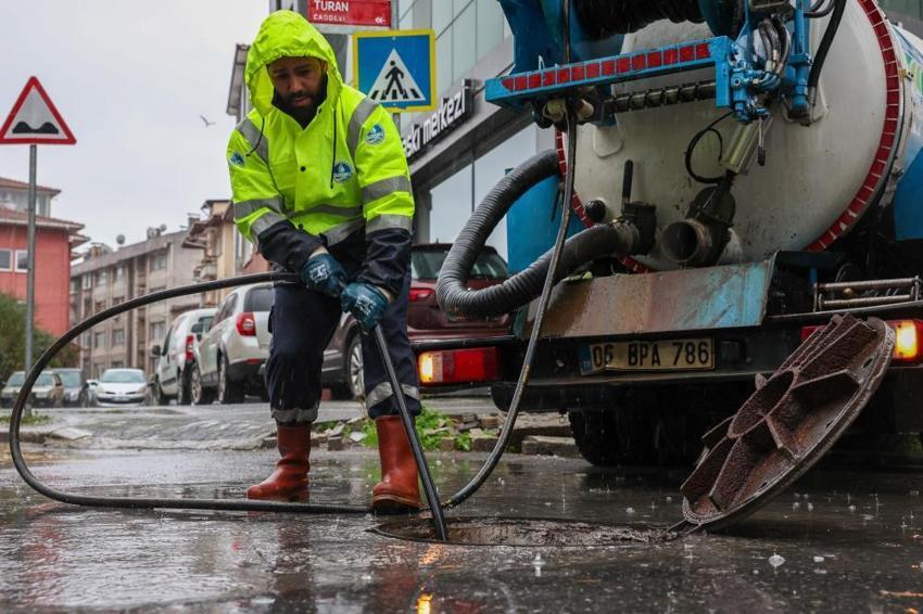 SASKİ zamanla yarıştı! Bir gecede 245 kg yağış aldı!