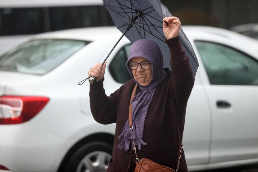 Meteoroloji'den Niğde, Kayseri, Sivas, Giresun, Antalya, Bingöl ve Ordu'ya kuvvetli sağanak yağış uyarısı