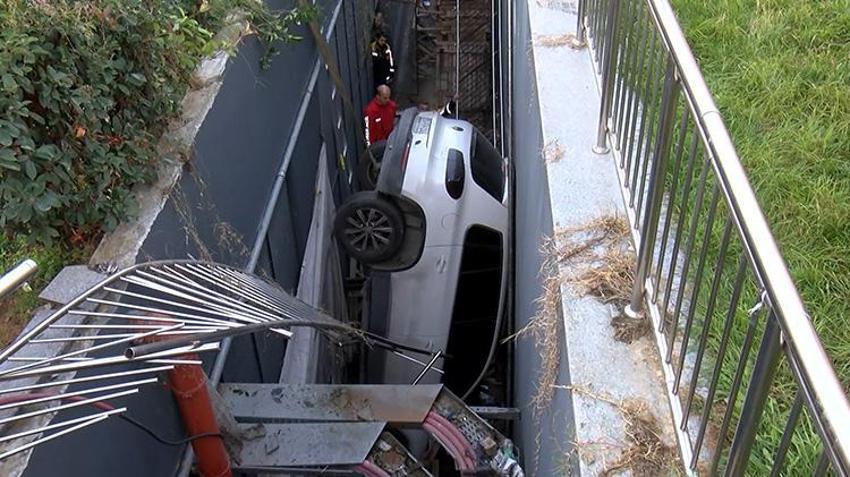 Bahçelievler'de kadın sürücü 9 araca çarptıktan sonra 5 metre boşluğa düştü!
