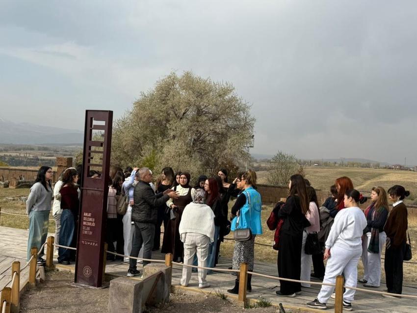 Muğlalı öğrenciler Bitlis ve Van'ı gezi düzenledi! Medeniyet, Tarih ve Kültür Kampı ile gençler Doğu Anadolu'yu tanıdı