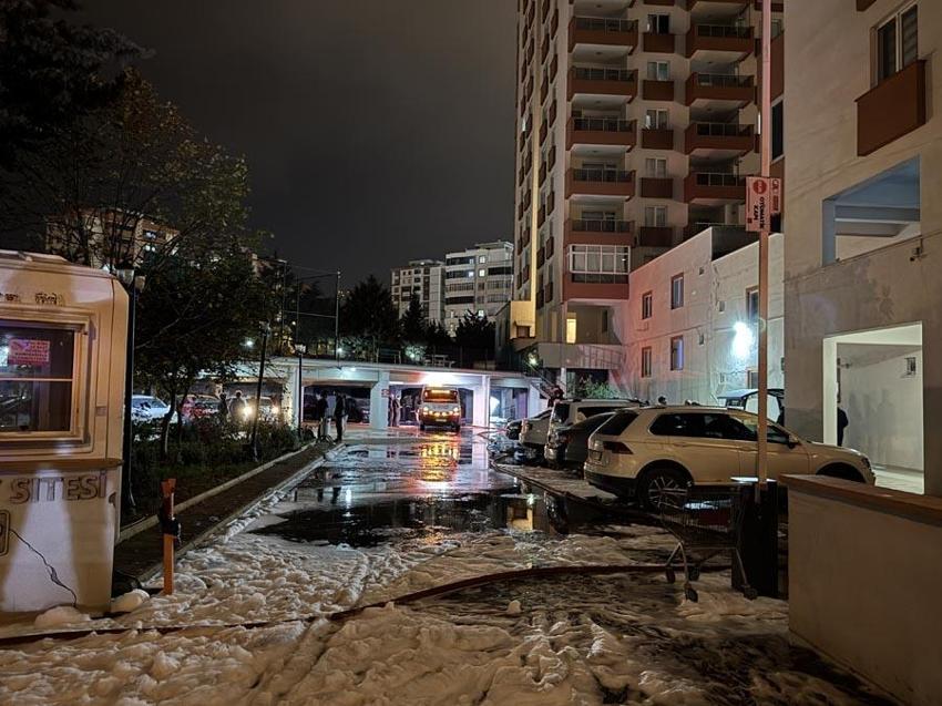 Kahramanmaraş'ta korku dolu anlar! Sitenin otoparkında çıkan yangında 18 kişi dumandan etkilendi