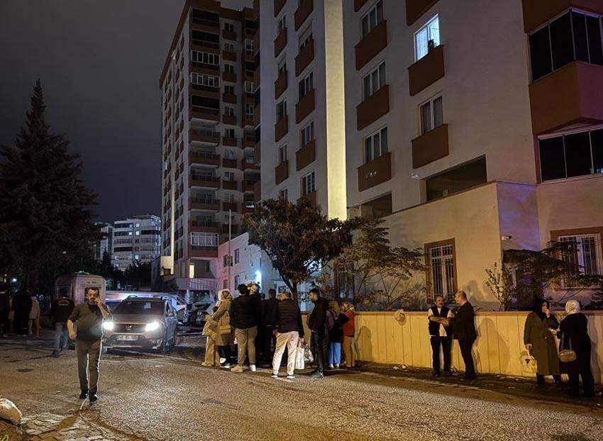 Kahramanmaraş'ta korku dolu anlar! Sitenin otoparkında çıkan yangında 18 kişi dumandan etkilendi
