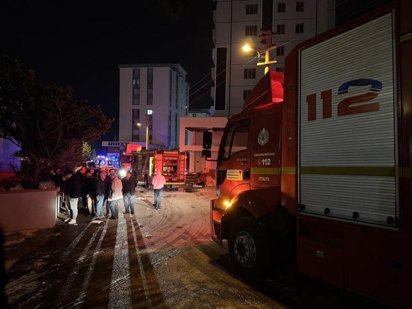 Kahramanmaraş'ta korku dolu anlar! Sitenin otoparkında çıkan yangında 18 kişi dumandan etkilendi