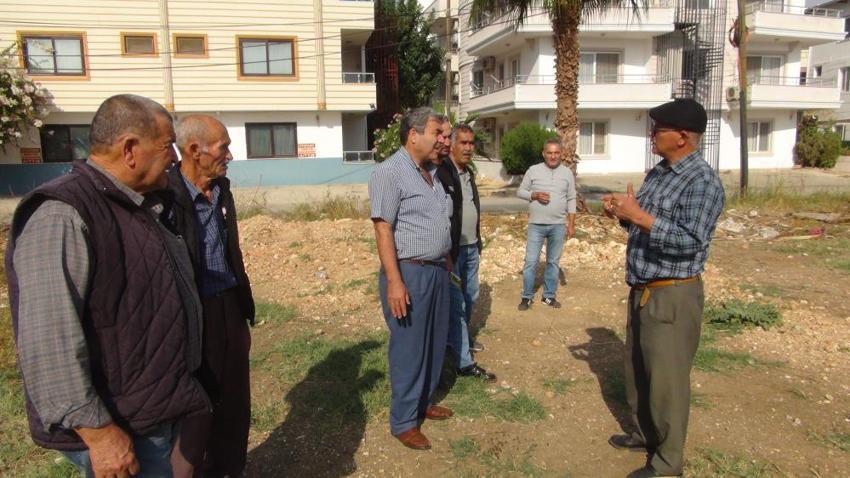 Telefonla su buluyor, suyu görünce elektrik çarpmışa dönüyor! Mersinli çiftçinin 35 yıllık gizli yeteneğini gören hayret ediyor