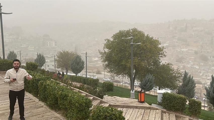 Şanlıurfa’da toz taşınımı hayatı olumsuz etkiledi: Görüş mesafesi 20 metreye kadar düştü