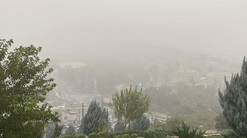Şanlıurfa’da toz taşınımı hayatı olumsuz etkiledi: Görüş mesafesi 20 metreye kadar düştü