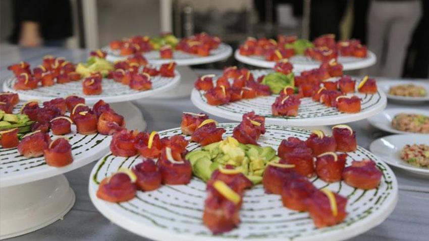 Artvin'de üretilen Çoruh'un incisi somon, genç şef adaylarının ellerinde yarıştı