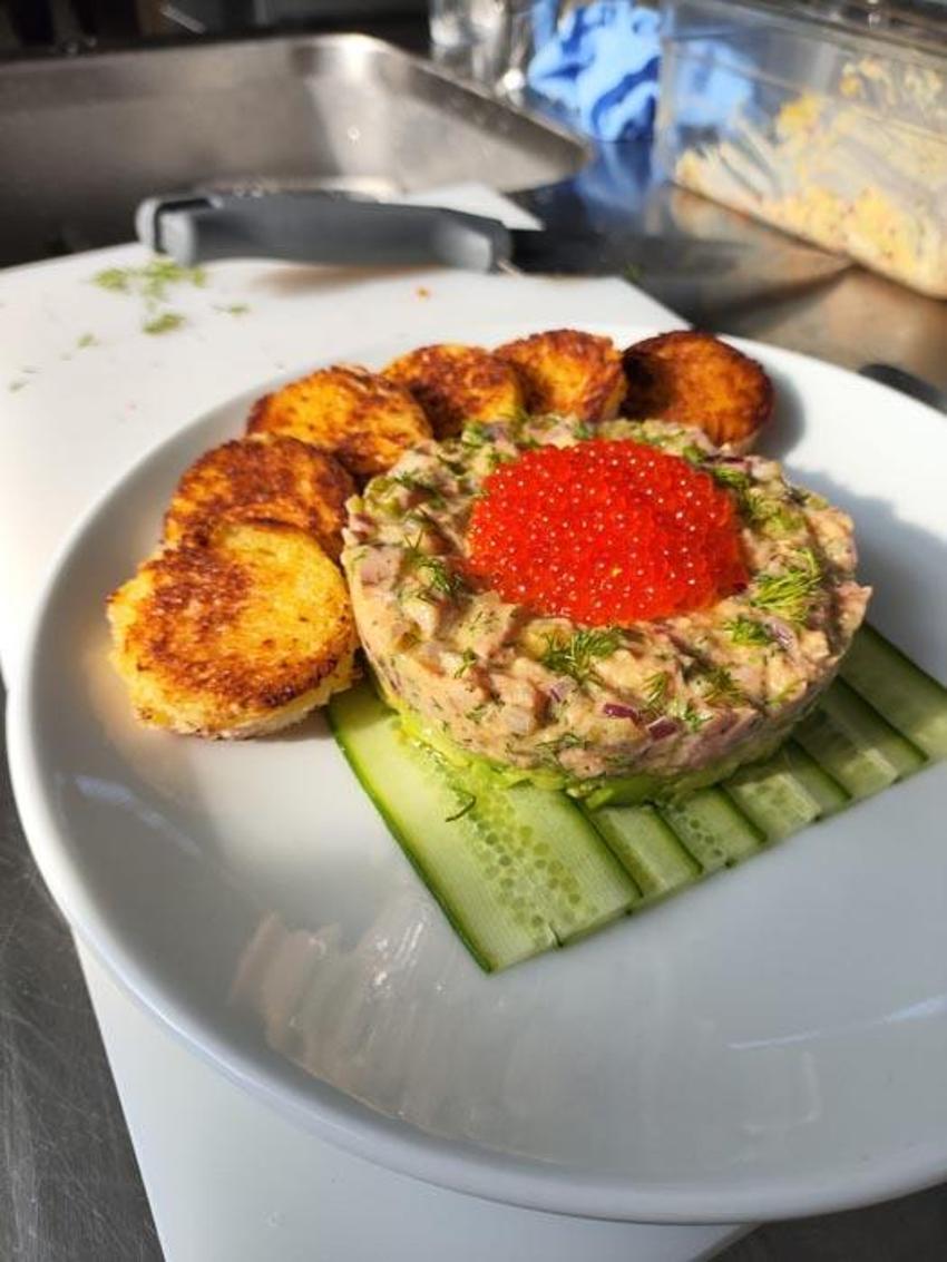 Artvin'de üretilen Çoruh'un incisi somon, genç şef adaylarının ellerinde yarıştı