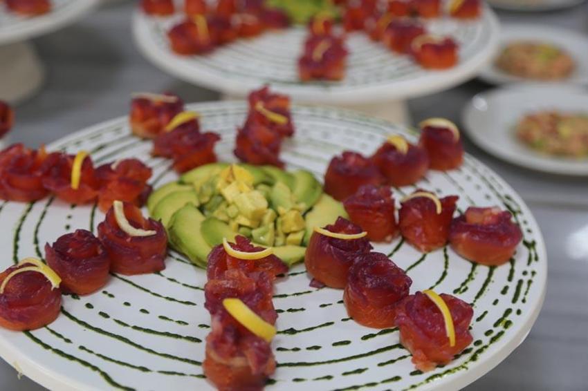 Artvin'de üretilen Çoruh'un incisi somon, genç şef adaylarının ellerinde yarıştı