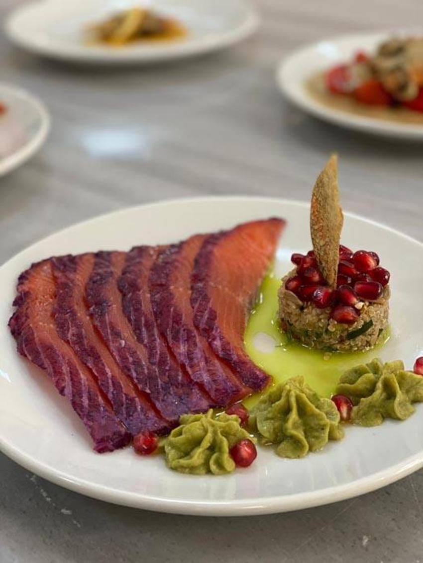 Artvin'de üretilen Çoruh'un incisi somon, genç şef adaylarının ellerinde yarıştı