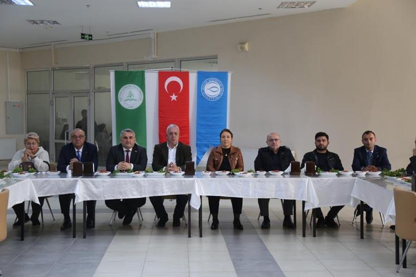 Artvin'de üretilen Çoruh'un incisi somon, genç şef adaylarının ellerinde yarıştı