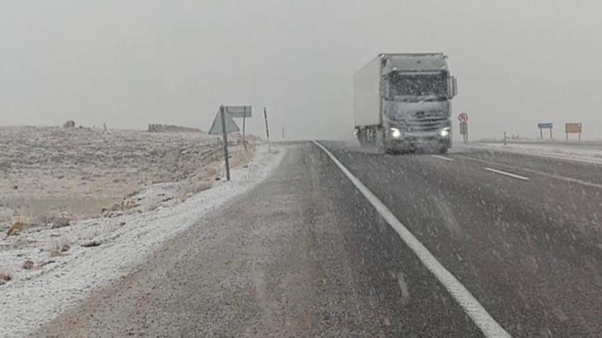 Lapa lapa kar yağışı, yağmur ve gök gürültülü sağanak yağış geliyor! Meteoroloji yeni hava durumu raporuyla illeri tek tek uyardı