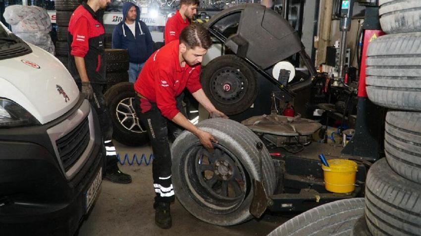 Bu yıl 15 gün öne çekildi Bursa’da son gün yoğunluğu oluştu! Yaptırmayanlara 5 bin 856 lira ceza…