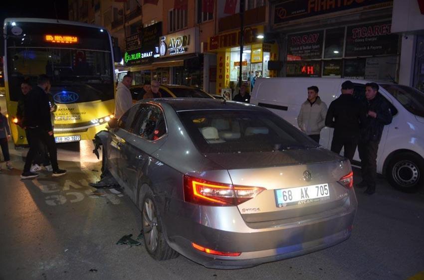 Aksaray’ın ayağa kaldıran olay! Ters yöne girip, 2 yayaya, iş yerine ve araçlara çarpan alkollü sürücü, darbedildi