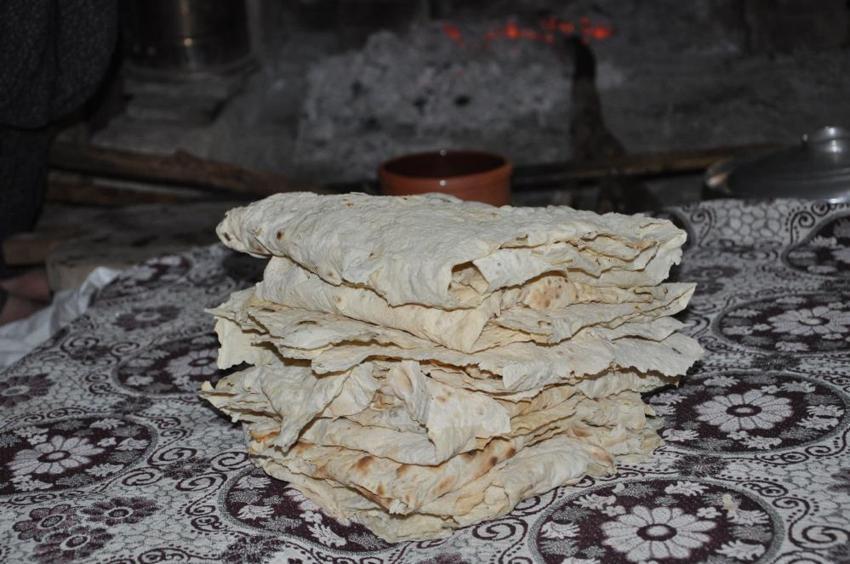 Niğde'de keşik usulü kış hazırlığı! Yüzlerce hazırlayıp kurutarak saklıyorlar!