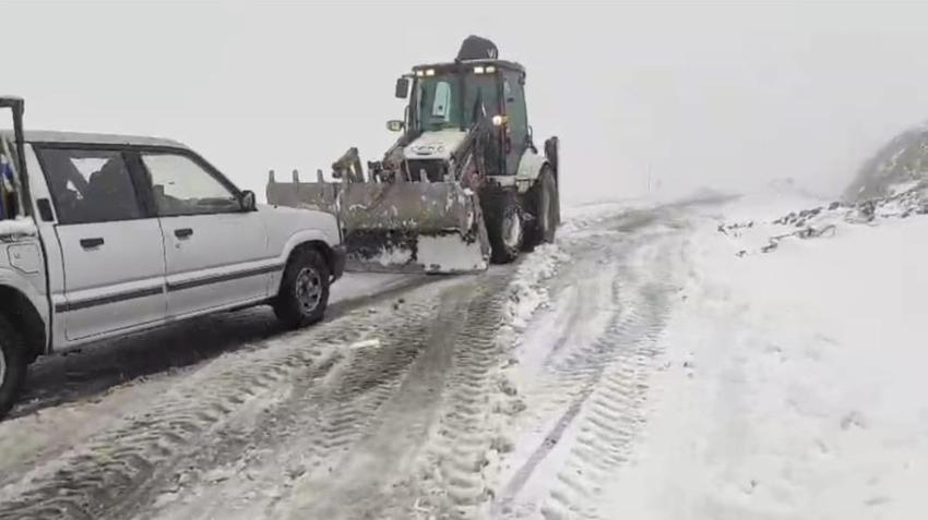 Adana'nın yüksek kesimlerinde yoğun kar yağışı başladı! Feke'de yollar kapandı, ekipler alarmda