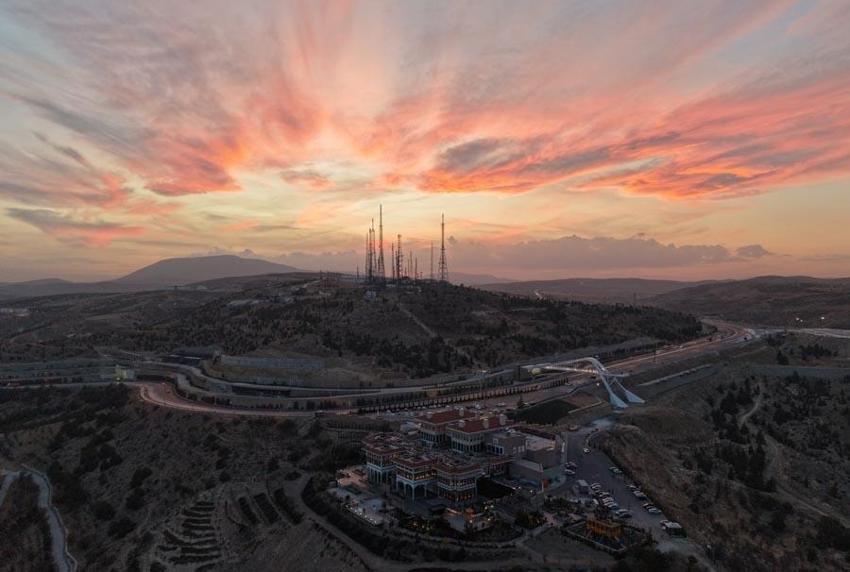Konya'nın tarihi ve kültürel mekanları gün batımında etkileyici manzaralar oluşturdu