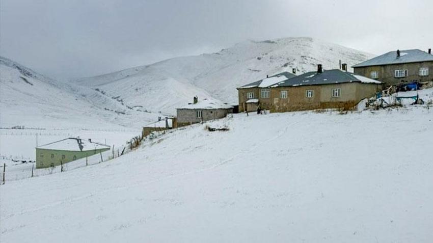 Van Başkale’de kar yağışı etkili oldu