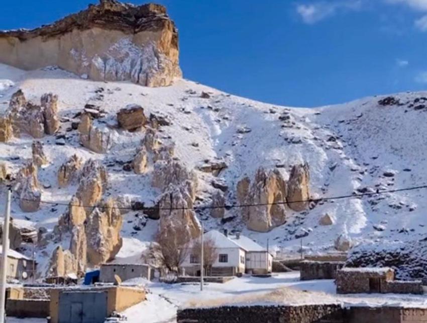 Van Başkale’de kar yağışı etkili oldu