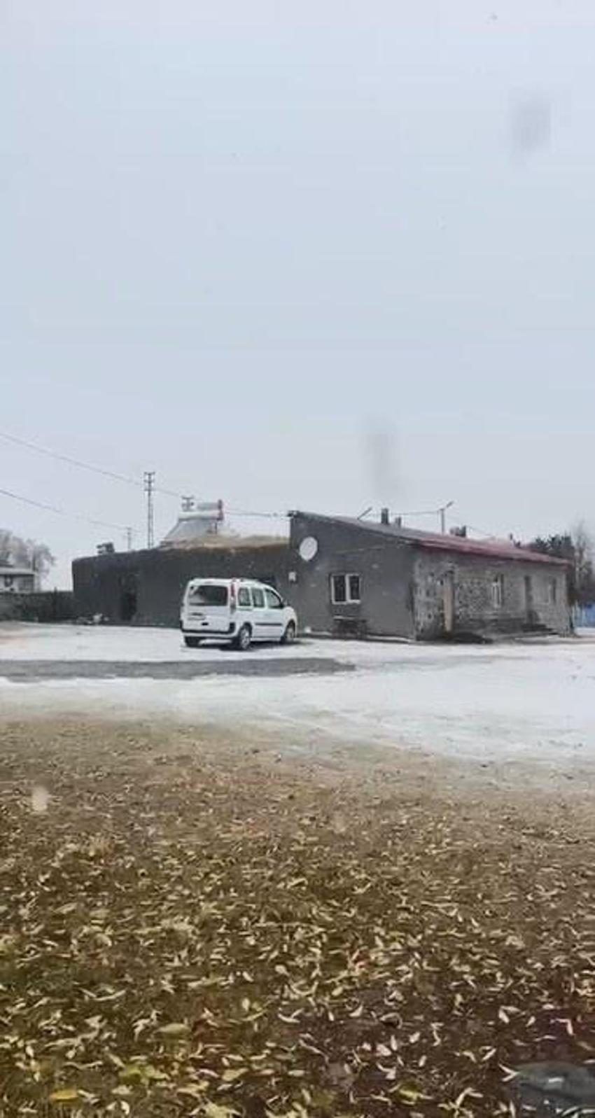 Kars'ta ilk kar yağdı! Her yer beyaza büründü