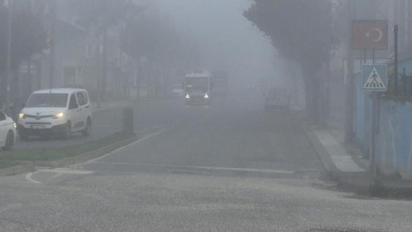 Düzce Pazar gününe sisle uyandı! Görüş mesafesi düştü