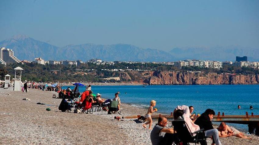 Birçok kente lapa lapa kar yağarken onlar kasımın ortasında deniz keyfi yaptı