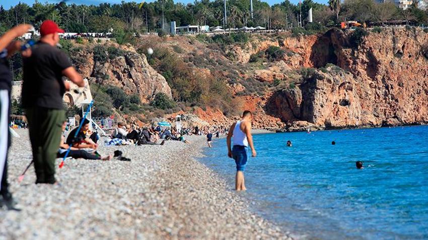 Birçok kente lapa lapa kar yağarken onlar kasımın ortasında deniz keyfi yaptı
