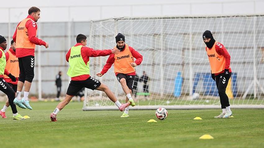 Sivasspor, Erokspor maçına hazırlanıyor! Sıkı antrenman çift kale maçla tamamlandı