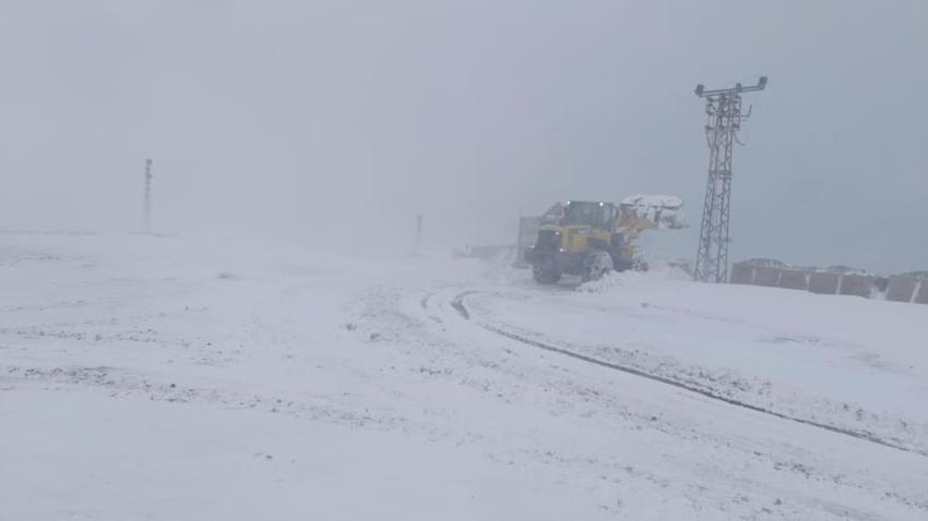 Kar yağışı başladı, her yer beyaza büründü! 20 santimetreyi aştı, kar etkisi sürecek